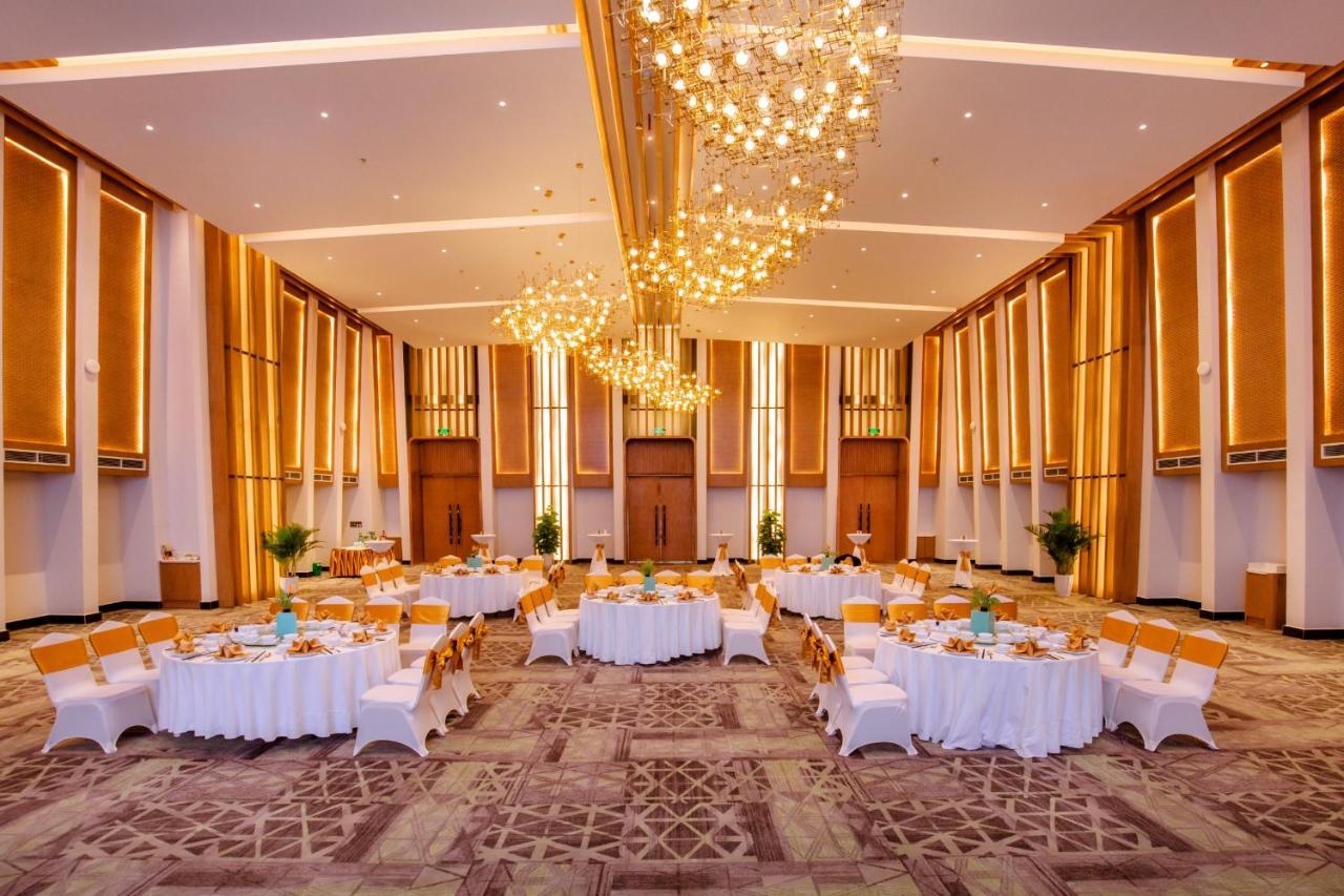 Flc City Hotel Beach Куїнон Екстер'єр фото